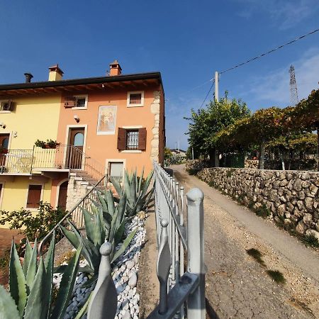 Апартаменти L'Antico Granaio Неґрар Екстер'єр фото